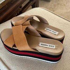 Steve Madden like new platform sandals